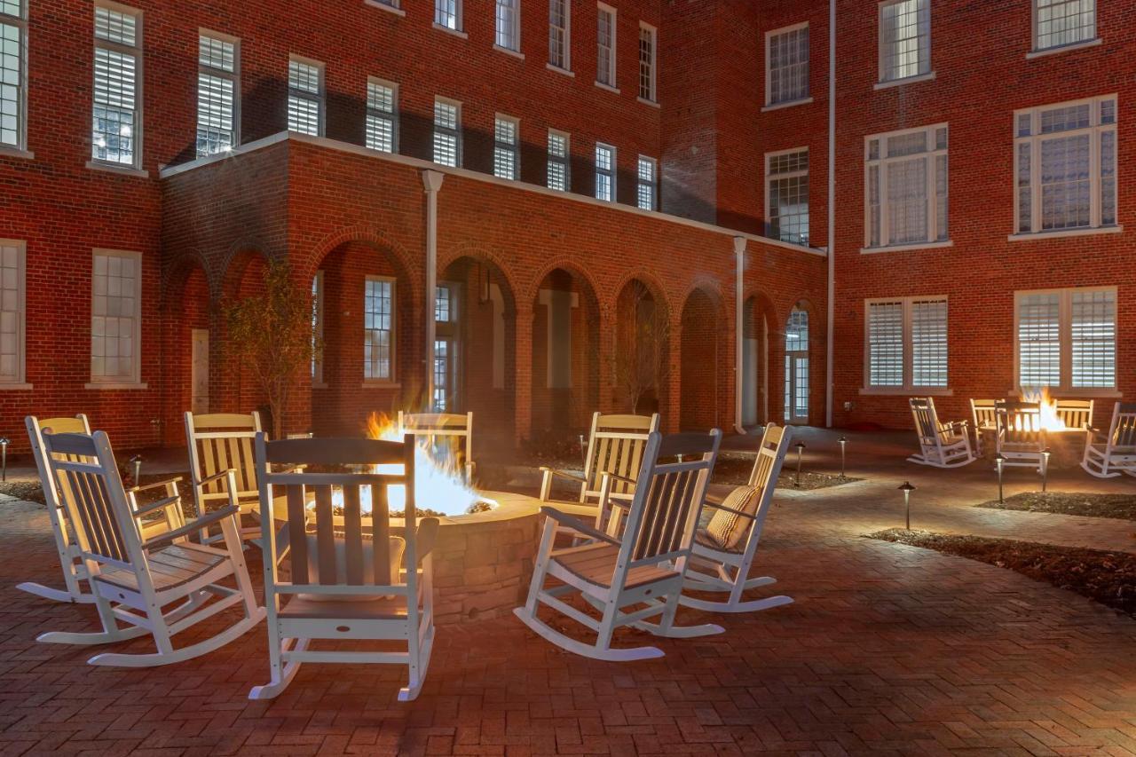 Inn At Blackstone Exterior photo